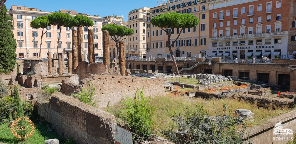 Largo di Torre Argentina Largo di Torre Argentina et les ruines de temples antiques à Rome