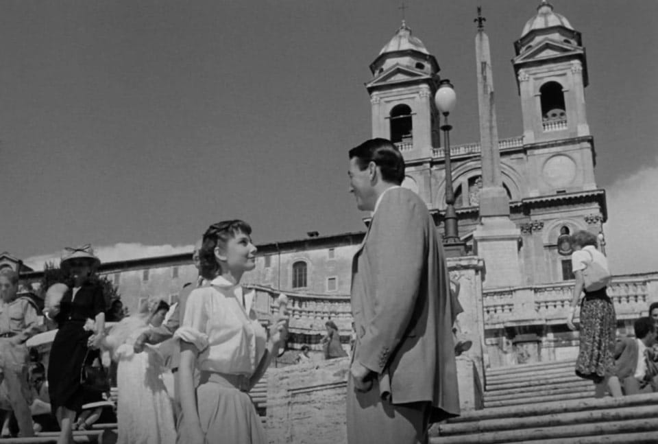 Scène du film Vacances romaines avec Audrey Hepburn et Gregory Peck sur l’Escalier de la Trinité-des-Monts