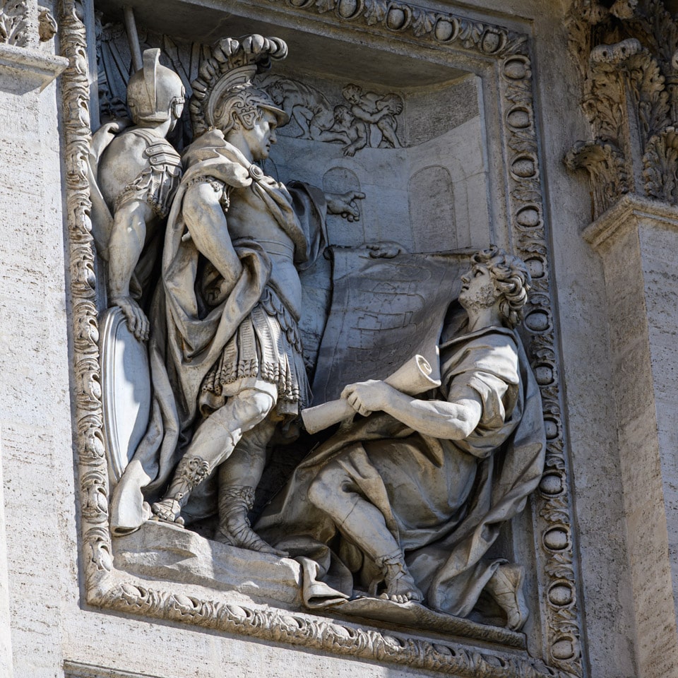 Bas-relief de Giovan Battista Grossi Agrippa approuve l’aqueduc Aqua Virgo, fontaine de Trevi, Rome