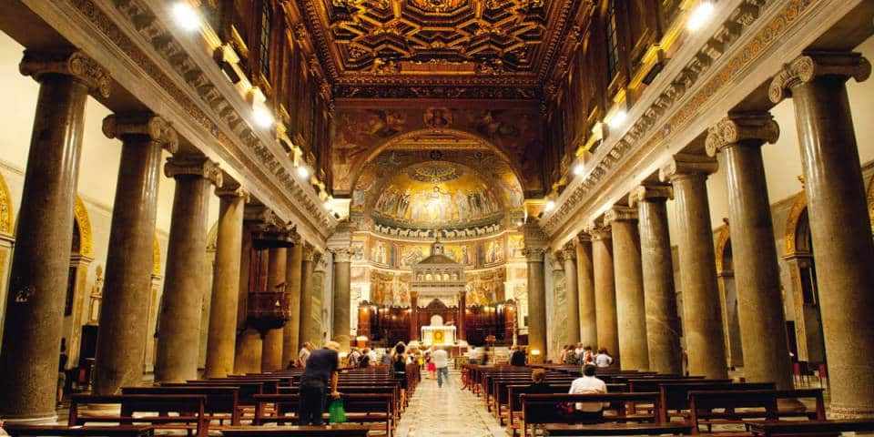 Décorations intérieures de la basilique Santa Maria in Trastevere Décorations intérieures de la basilique Santa Maria in Trastevere