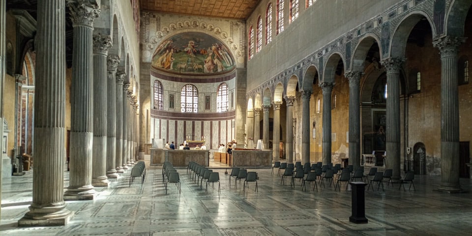 Intérieur de la Basilica di Santa Sabina du Ve siècle
