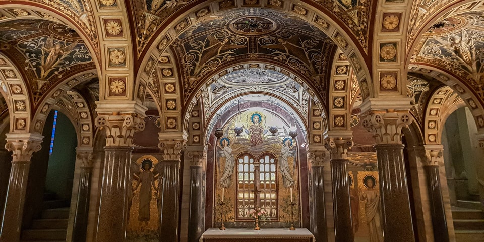 Colonnes de la crypte de la basilique Santa Cecilia in Trastevere