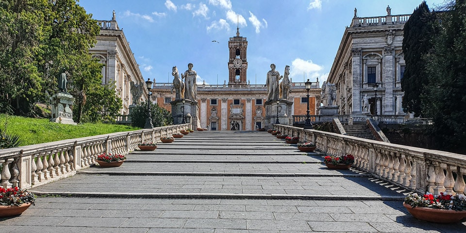 Marches de la Cordonata Capitolina vers la colline du Capitole à Rome Marches de la Cordonata Capitolina vers la colline du Capitole à Rome
