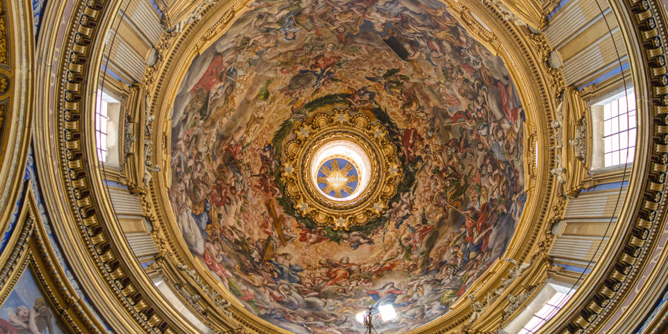 Intérieur de la coupole de l’église Sant’Agnese in Agone à Rome