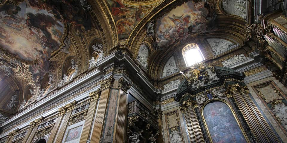 Magnifique plafond de l’église du Gesù à Rome Magnifique plafond de l’église du Gesù à Rome