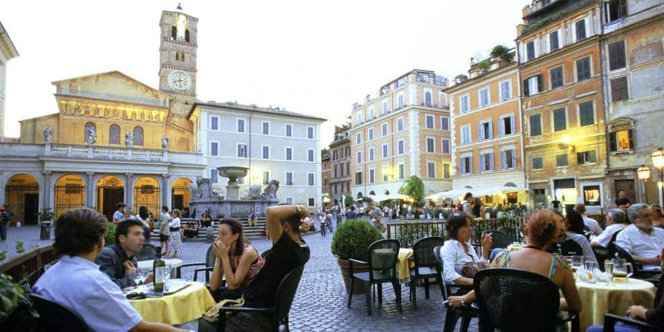Restaurants sur la place Santa Maria in Trastevere à Rome