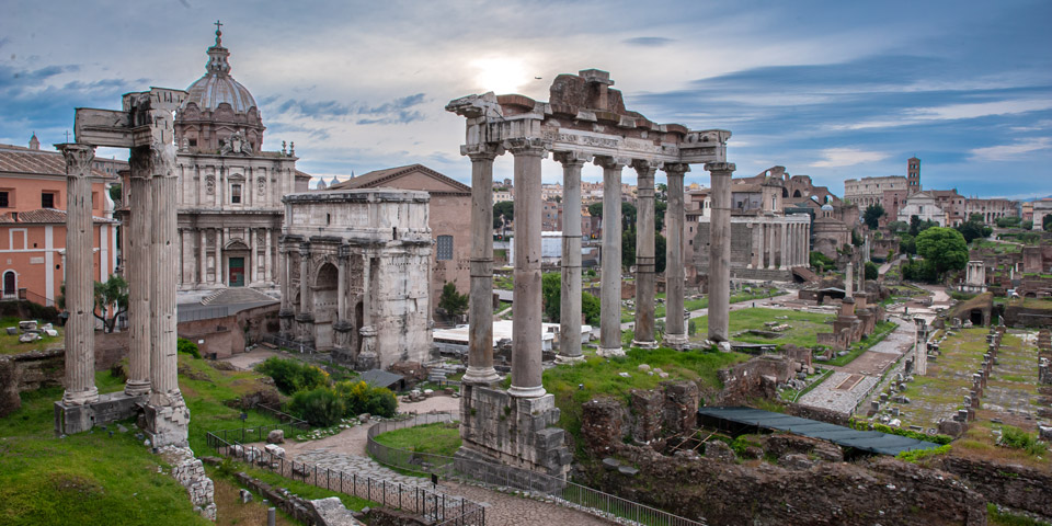  Vue emblématique depuis la droite du Forum romain