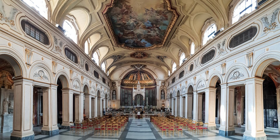 Intérieur de la basilique Santa Cecilia in Trastevere