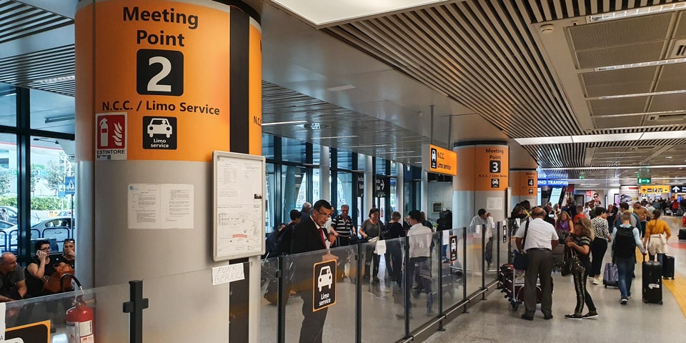 Point de rencontre numéro 2 pour les transferts privés vers l’aéroport de Fiumicino Point de rencontre numéro 2 pour les transferts privés vers l’aéroport de Fiumicino