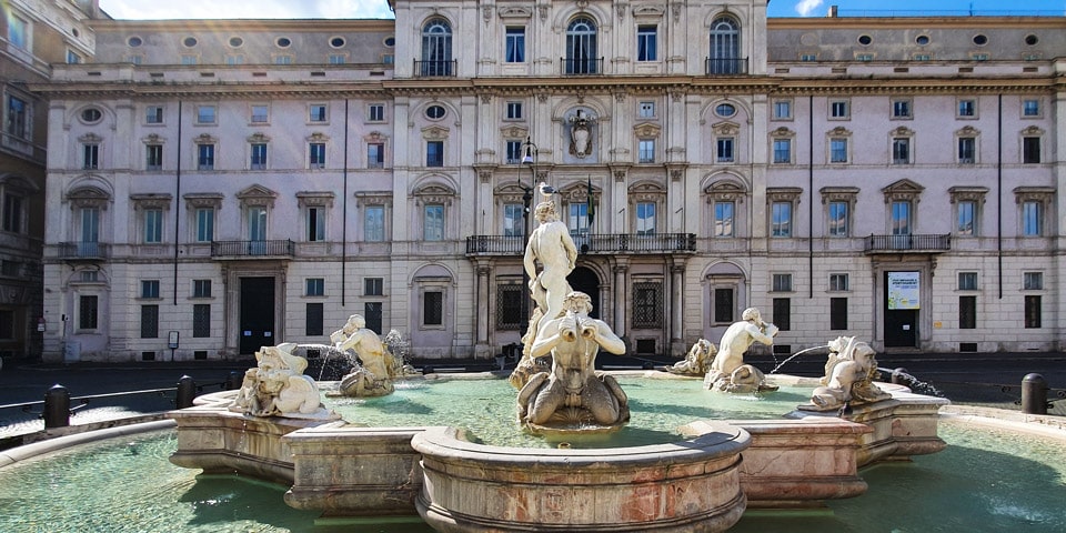 Le palais Pamphilj abrite l’ambassade du Brésil sur la Piazza Navona à Rome