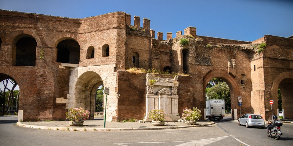 Porta Pinciana sur la colline du Pincio
