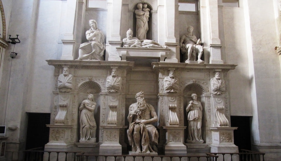 Tombeau du pape Jules II par Michel-Ange à San Pietro in Vincoli à Rome Tombeau du pape Jules II par Michel-Ange à San Pietro in Vincoli à Rome