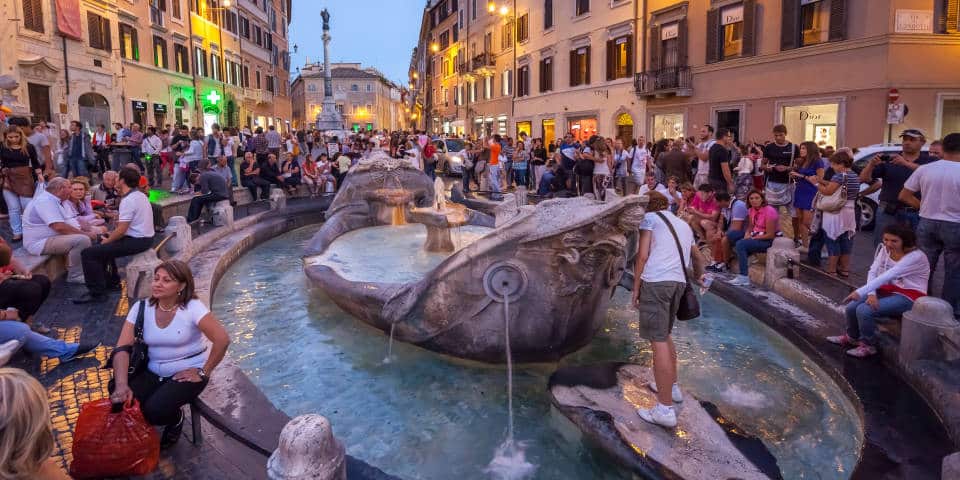 Fontaine de la Barcaccia de l’Escalier de la Trinité-des-Monts à Rome