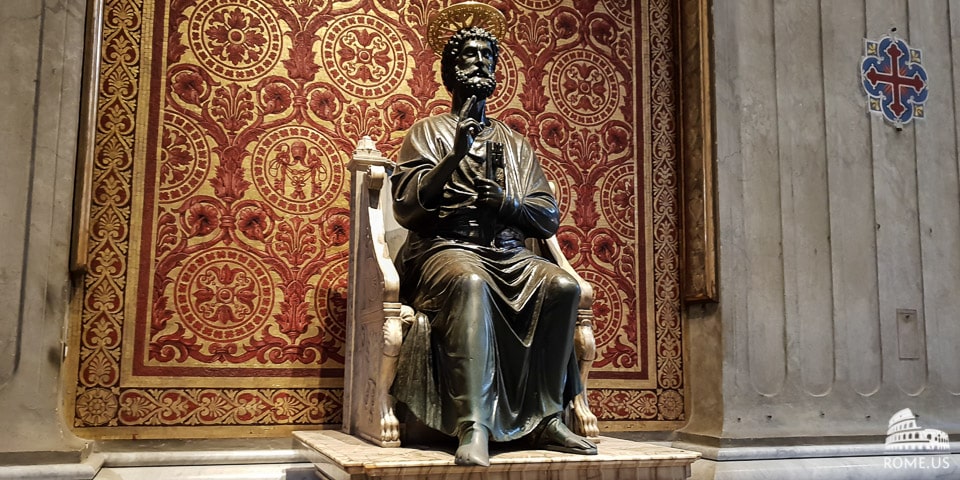 statue de saint Pierre dans la basilique Saint-Pierre dans la Cité du Vatican statue de saint Pierre dans la basilique Saint-Pierre dans la Cité du Vatican