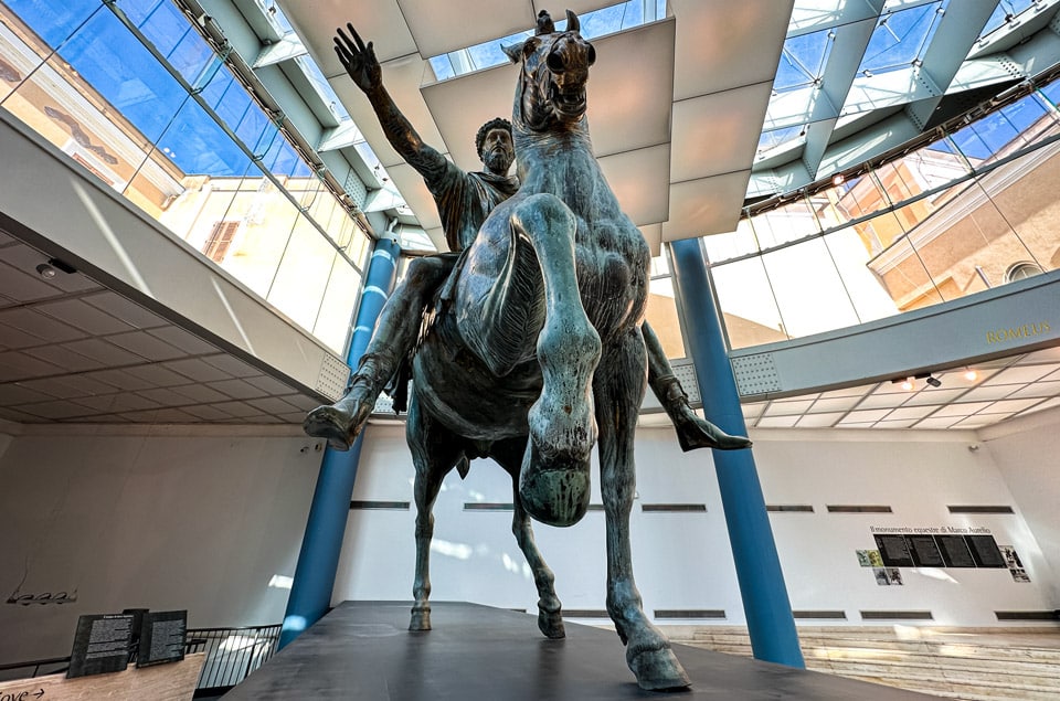 Statue équestre de Marc Aurèle aux musées du Capitole à Rome
