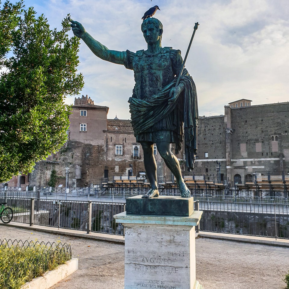 Statue d’Octavien Auguste devant le Forum d’Auguste à Rome