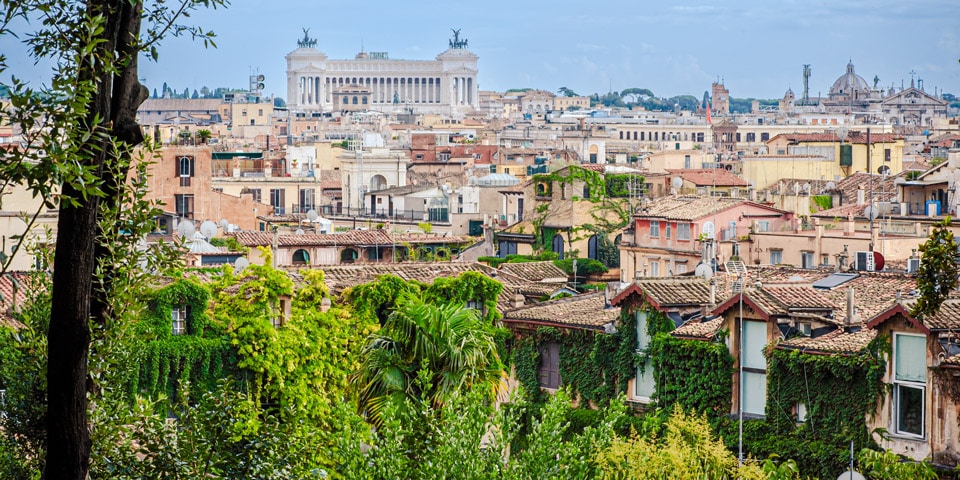 Vue de l’Autel de la Patrie depuis la Villa Borghese Vue de l’Autel de la Patrie depuis la Villa Borghese