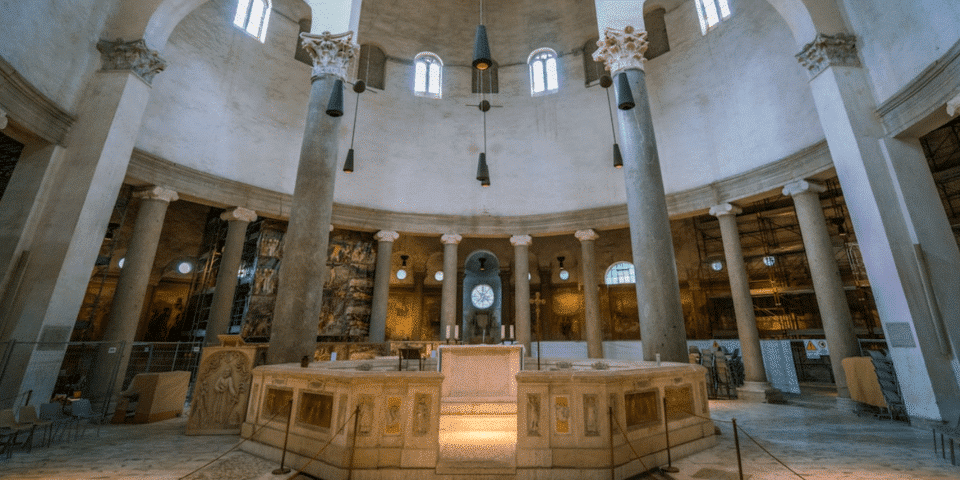 Basilique Saint-Étienne-le-Rond sur le Cælius à Rome