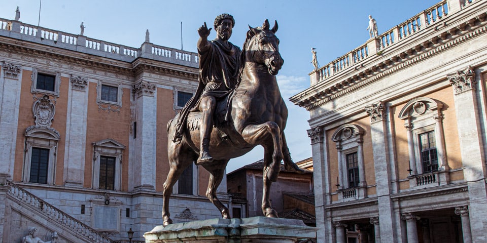 Statue équestre en bronze de Marc Aurèle sur la colline du Capitole à Rome
