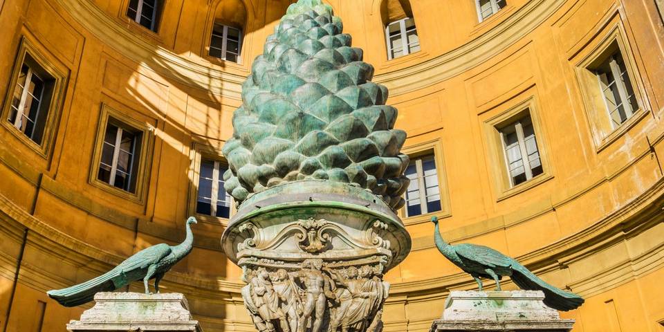 La cour de la Pigna des Musées du Vatican