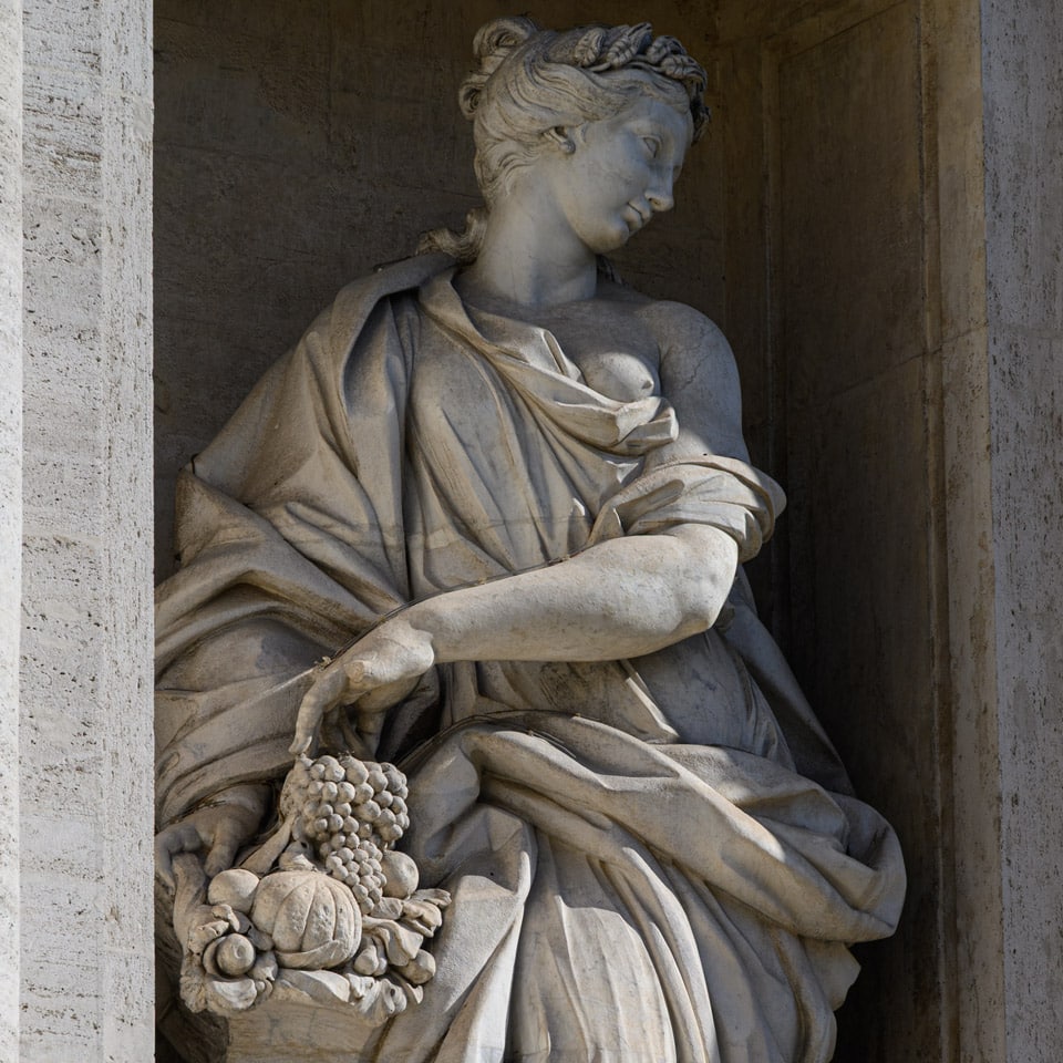 La déesse de l’Abondance sculptée par Filippo della Valle, fontaine de Trevi