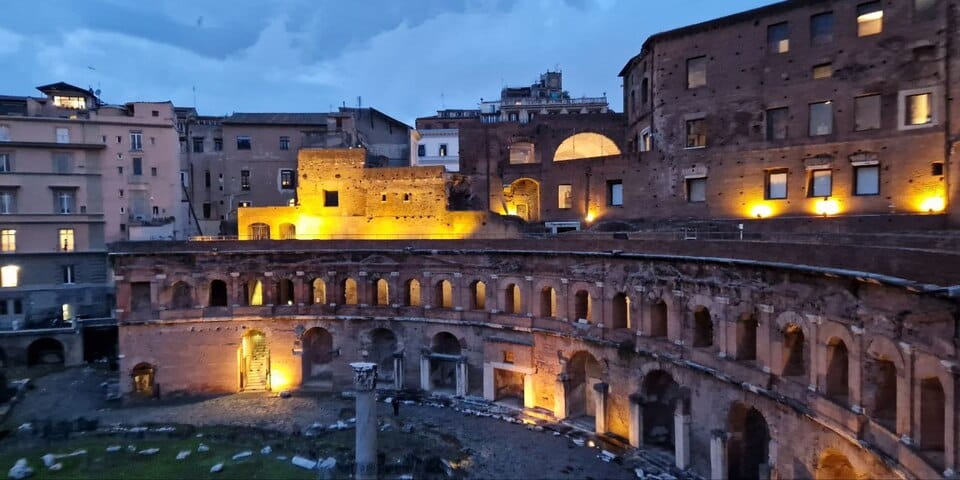 Vue extérieure du marché de Trajan