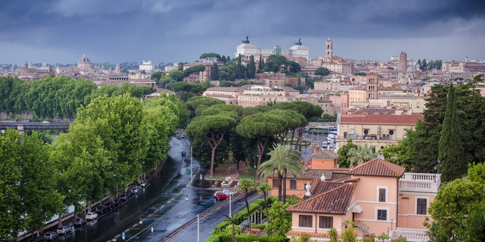 Vue au téléobjectif vers la Villa Médicis et l’Autel de la Patrie
