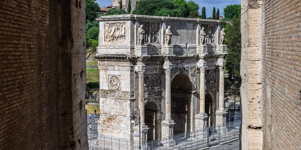 Vue de l’arc de Constantin depuis le Colisée