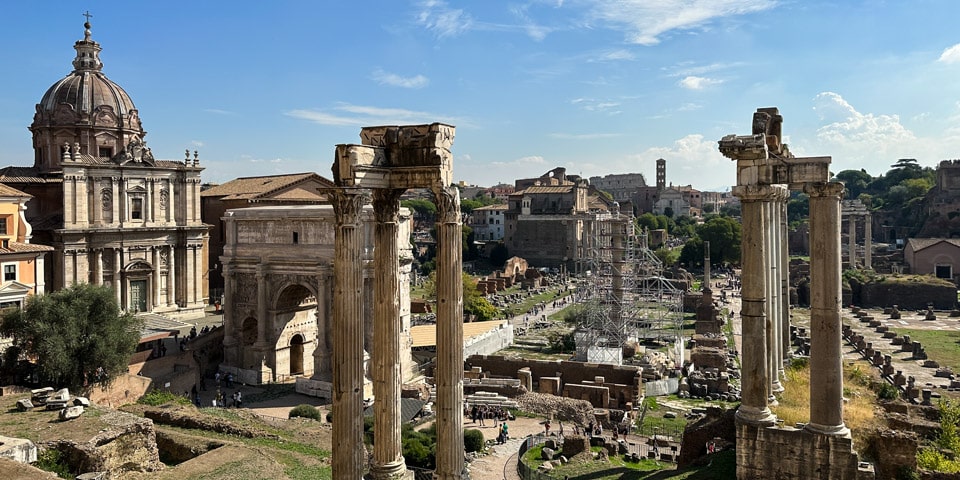 Vue du Forum romain depuis le Palazzo Senatorio dans les Musées du Capitole