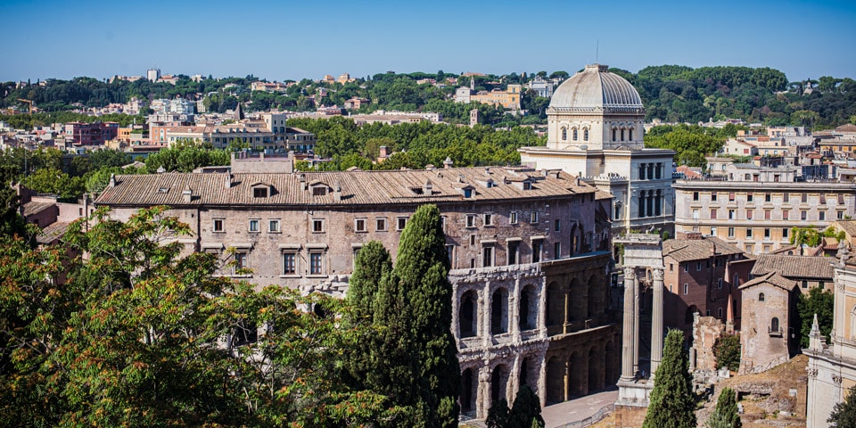 Vue du théâtre de Marcellus depuis la colline du Capitole