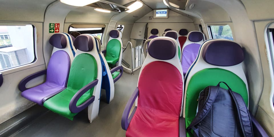 À quoi ressemble une voiture de train régional depuis l’aéroport de Fiumicino