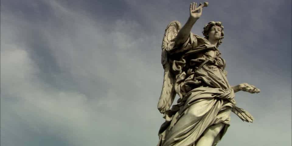 sculpture d’ange sur le pont Saint-Ange à Rome sculpture d’ange sur le pont Saint-Ange à Rome
