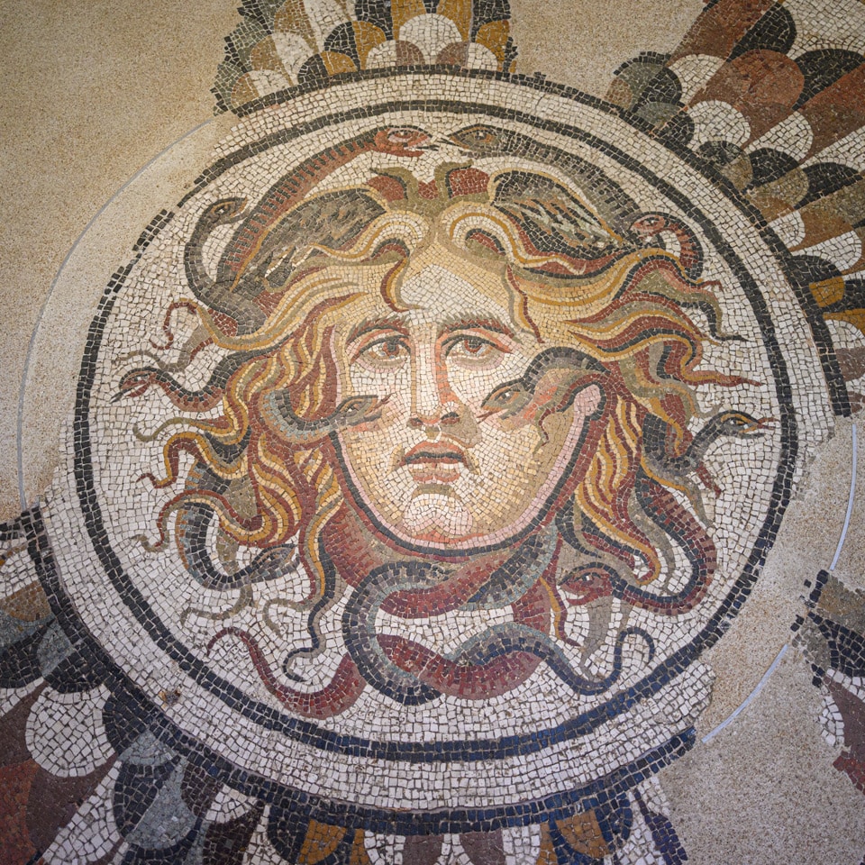 Mosaïque de sol romaine antique avec la tête de Méduse, ou Gorgoneion, au musée des Thermes de Dioclétien à Rome