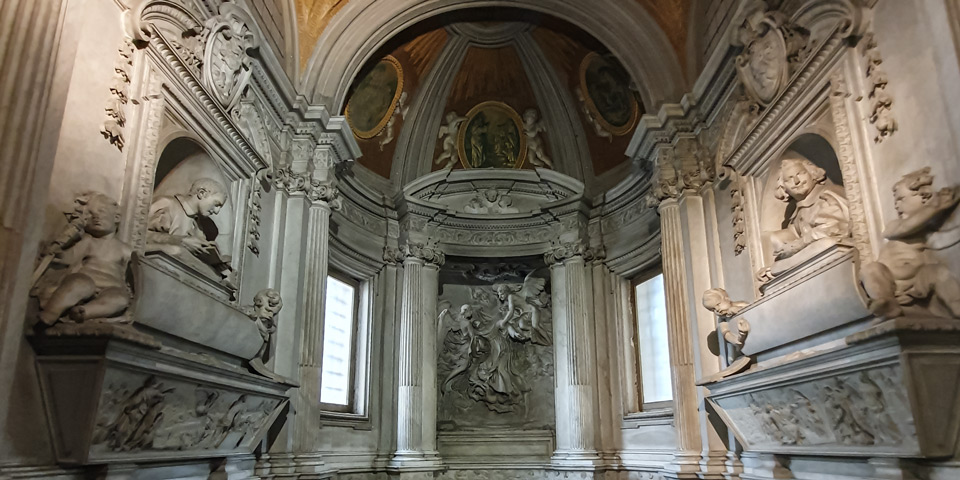 Intérieur de la chapelle Raimondi conçue par Gian Lorenzo Bernini