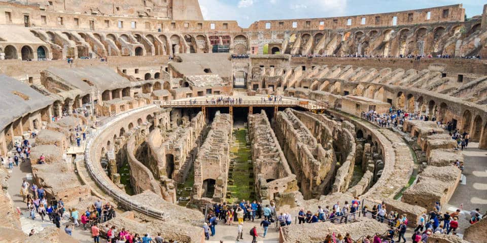 Arène du Colisée à Rome