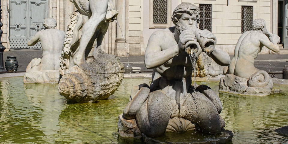Détail d’un Triton de la fontaine du Maure Piazza Navona Rome Détail d’un Triton de la fontaine du Maure Piazza Navona Rome