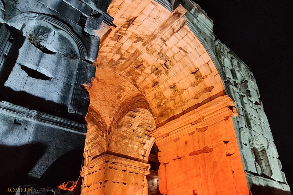 intérieur de l’arc de Janus à Rome