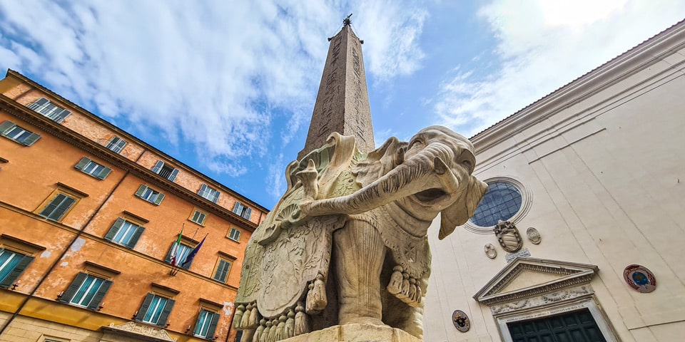 Obélisque de la Minerve sur l’éléphant de Bernini sur la Piazza della Minerva à Rome