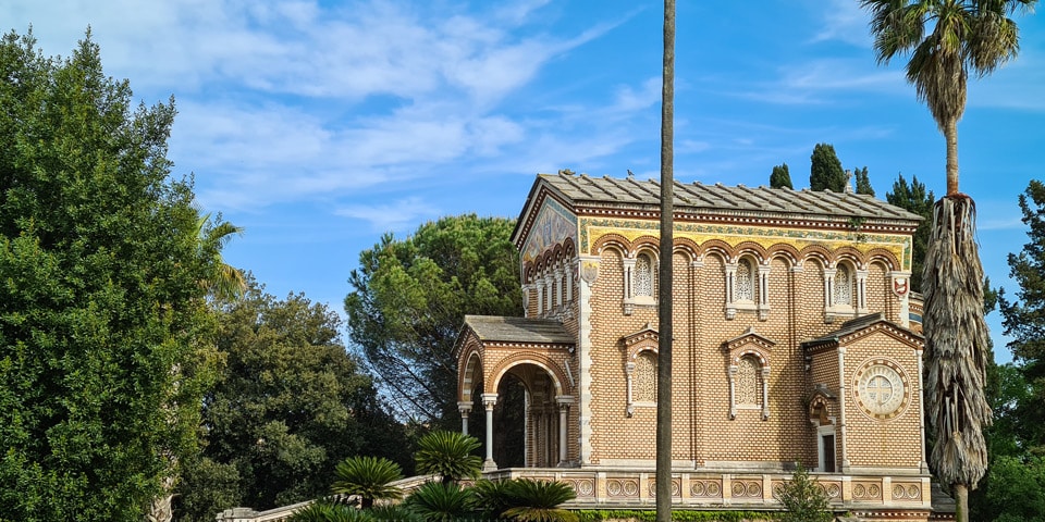 Cappella Doria Pamphilj, chapelle funéraire néo-médiévale de la famille dans la Villa Doria Pamphilj