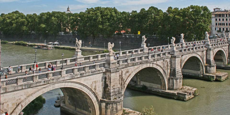 vue aérienne du pont Saint-Ange à Rome vue aérienne du pont Saint-Ange à Rome