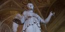 Ange en marbre à côté du maître-autel à l’intérieur de San Pietro in Montorio
