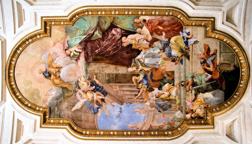 Intérieur de l’église San Pietro in Vincoli à Rome Intérieur de l’église San Pietro in Vincoli à Rome