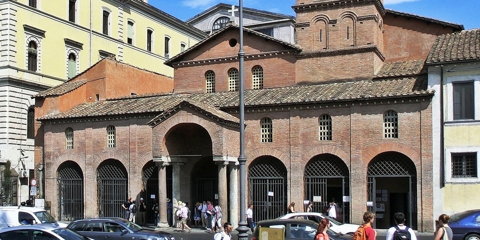 Entrée de la basilique Santa Maria in Cosmedin à Rome