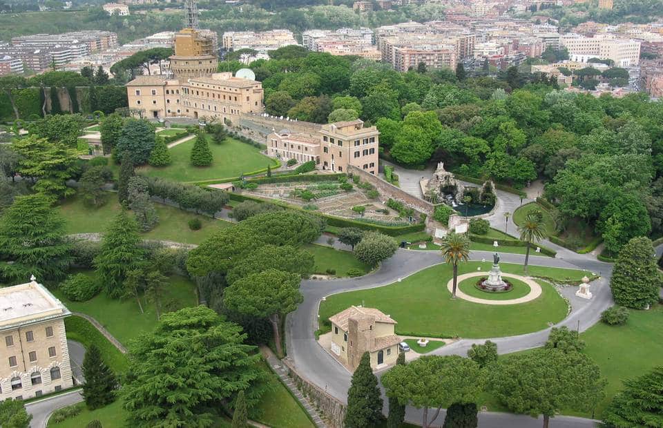 Vue des jardins du Vatican depuis le dôme